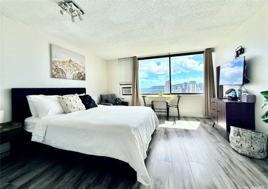 Stunning high floor one bedroom condo at Waikiki Hawaiian - photo 2