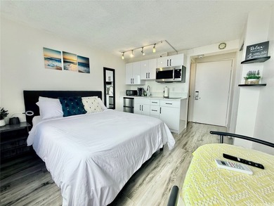 Stunning high floor one bedroom condo at Waikiki Hawaiian - photo 8
