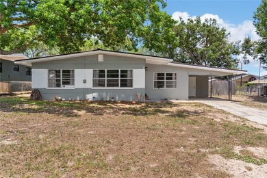 Reedy Lake Home For Sale in Frostproof Florida