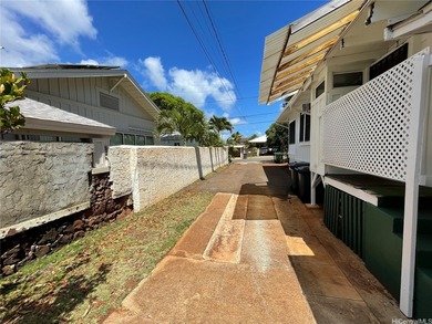 Rare opportunity to own three separate homes on one lot! Live in - photo 3