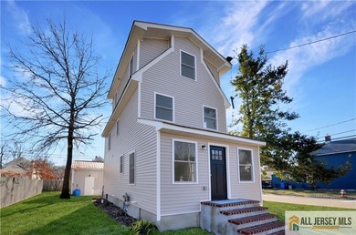 Helmetta Pond Home For Sale in Helmetta New Jersey