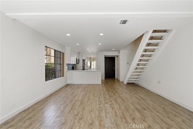 Welcome to this charming two-story condo in the desirable Quail - photo 2