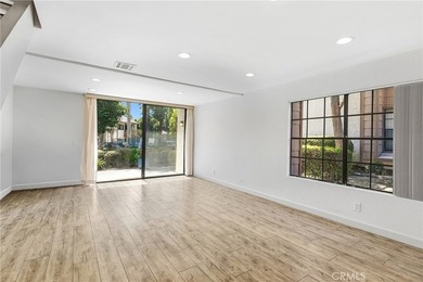 Welcome to this charming two-story condo in the desirable Quail - photo 4