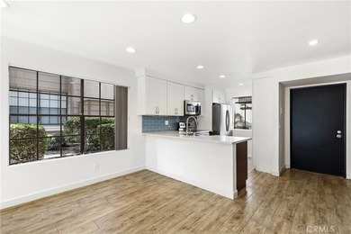 Welcome to this charming two-story condo in the desirable Quail - photo 6