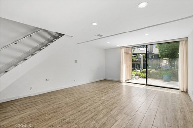 Welcome to this charming two-story condo in the desirable Quail - photo 8