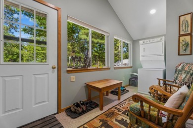 Well-maintained 2-bedroom, 1-bath home offering a beautiful lake - photo 18
