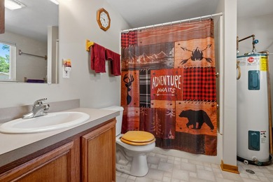 Well-maintained 2-bedroom, 1-bath home offering a beautiful lake - photo 19