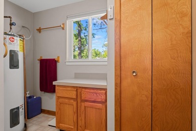 Well-maintained 2-bedroom, 1-bath home offering a beautiful lake - photo 20