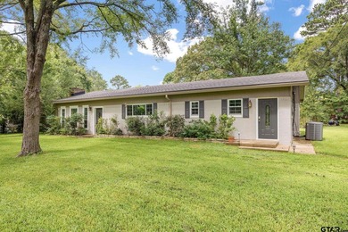 Well cared for 3/2 with a large shop, on just over an acre, near - photo 1