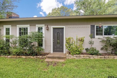 Well cared for 3/2 with a large shop, on just over an acre, near - photo 3