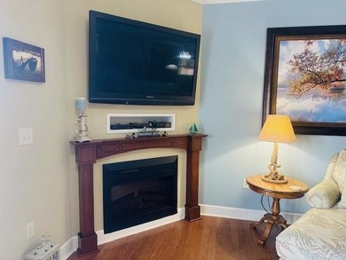 Enjoy a resort feel as you view Cherokee Lake from your living - photo 9