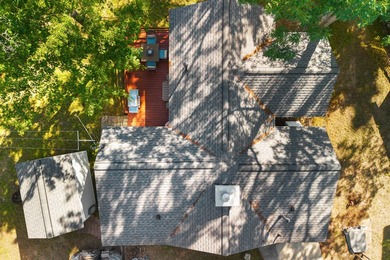 Well-maintained 2-bedroom, 1-bath home offering a beautiful lake - photo 30