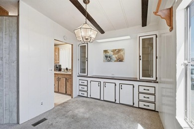 Deeply reduced and PRICED TO SELL! Welcome to easy, resort-style - photo 4