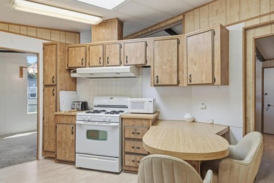 Deeply reduced and PRICED TO SELL! Welcome to easy, resort-style - photo 6