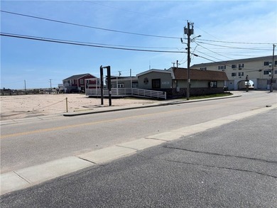 RARE COASTAL CANVAS READY FOR ITS NEXT CHAPTER At the crossroads - photo 8