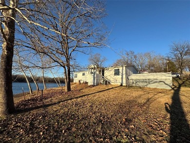 Enjoy peaceful waterfront living with this 1991 manufactured - photo 4