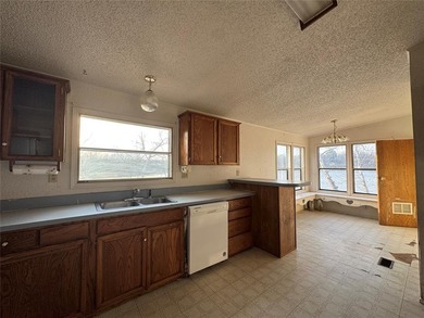Enjoy peaceful waterfront living with this 1991 manufactured - photo 9