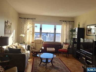 Penthouse floor with 9 foot ceilings, this, one bedroom/one bath - photo 7