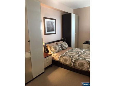 Penthouse floor with 9 foot ceilings, this, one bedroom/one bath - photo 9