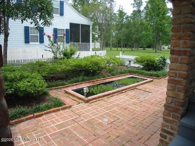 Acadian cottage, 3 bed, 2 1/2 bath, three levels with interior - photo 12