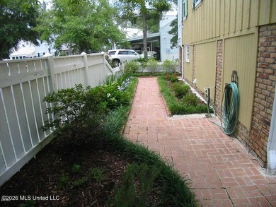 Acadian cottage, 3 bed, 2 1/2 bath, three levels with interior - photo 13