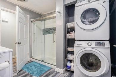 Coastal Charm & Modern Comfort - Blocks from the Beach with No - photo 4