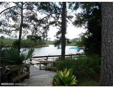 Acadian cottage, 3 bed, 2 1/2 bath, three levels with interior - photo 15