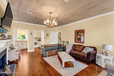Acadian cottage, 3 bed, 2 1/2 bath, three levels with interior - photo 20
