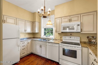 Acadian cottage, 3 bed, 2 1/2 bath, three levels with interior - photo 24