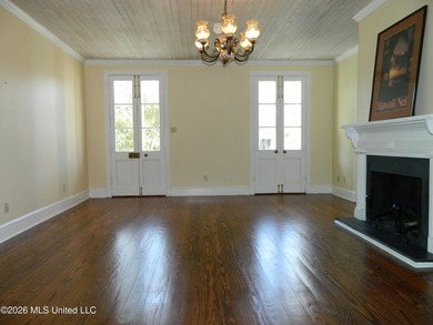 Acadian cottage, 3 bed, 2 1/2 bath, three levels with interior - photo 27