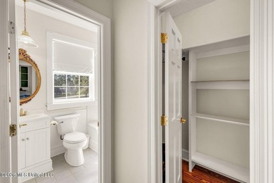 Acadian cottage, 3 bed, 2 1/2 bath, three levels with interior - photo 32
