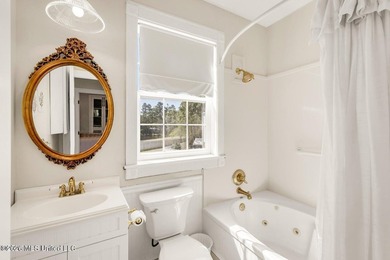 Acadian cottage, 3 bed, 2 1/2 bath, three levels with interior - photo 33