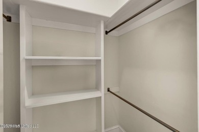 Acadian cottage, 3 bed, 2 1/2 bath, three levels with interior - photo 34