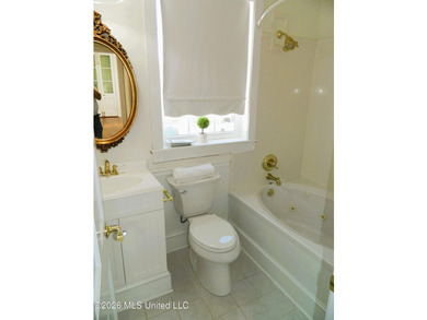 Acadian cottage, 3 bed, 2 1/2 bath, three levels with interior - photo 35