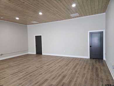 Prime Downtown Quitman, TX Commercial Building, Turnkey - photo 7