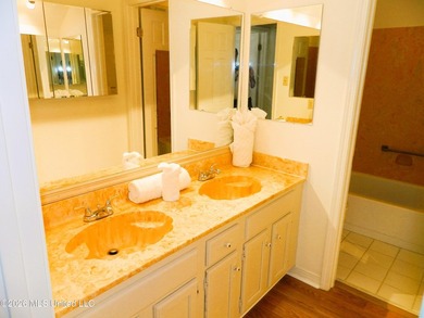 Acadian cottage, 3 bed, 2 1/2 bath, three levels with interior - photo 43