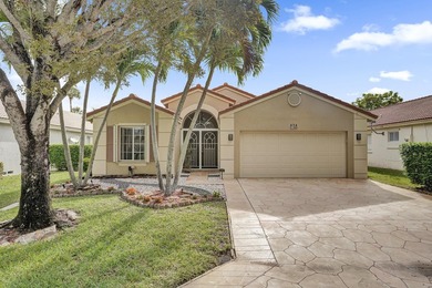 SUPERB SINGLE STORY 4 BED/2.5 BATH WATERFRONT HOME! Room to - photo 4