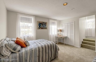 Acadian cottage, 3 bed, 2 1/2 bath, three levels with interior - photo 46