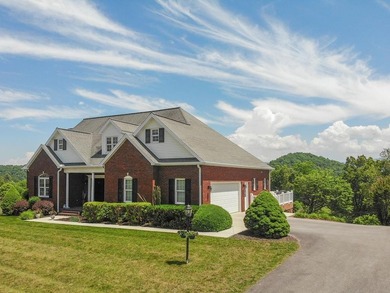 Spacious 4BR/4BA single-family home located just minutes from - photo 1