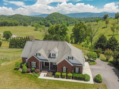 Spacious 4BR/4BA single-family home located just minutes from - photo 3