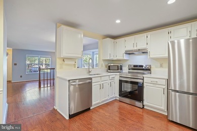 Beautifully maintained end-unit townhome in the highly desirable - photo 12