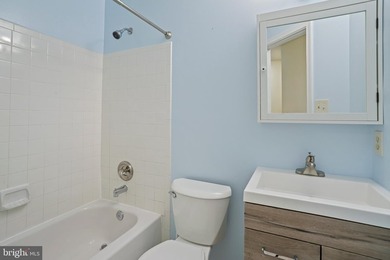 Beautifully maintained end-unit townhome in the highly desirable - photo 28