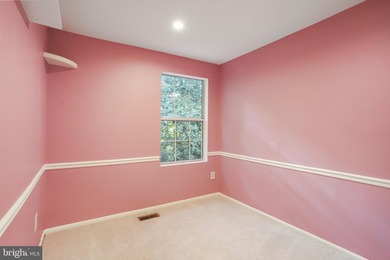 Beautifully maintained end-unit townhome in the highly desirable - photo 29