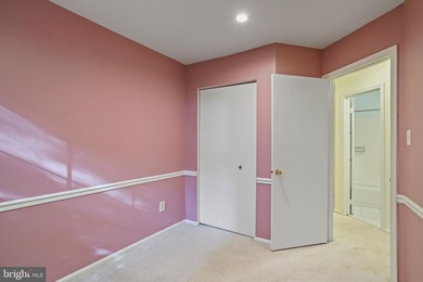 Beautifully maintained end-unit townhome in the highly desirable - photo 30