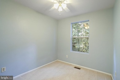 Beautifully maintained end-unit townhome in the highly desirable - photo 31