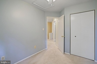 Beautifully maintained end-unit townhome in the highly desirable - photo 32
