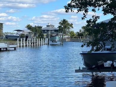 WATERFRONT - On Chokoloskee Island, a boating and fishing - photo 3