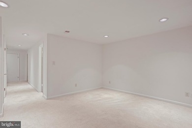 Beautifully maintained end-unit townhome in the highly desirable - photo 37