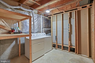 Beautifully maintained end-unit townhome in the highly desirable - photo 43