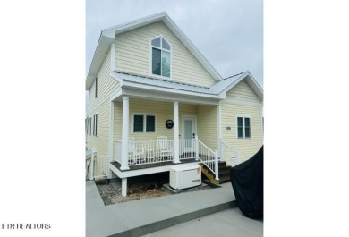 Lake Townhome/Townhouse For Sale in Lafollette, Tennessee